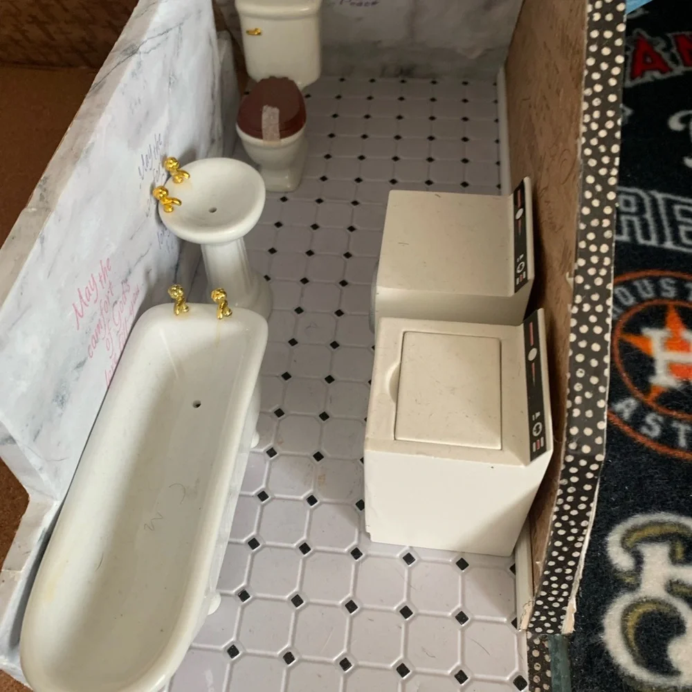 Néw doll house/model comes with - Picture 5 of 7